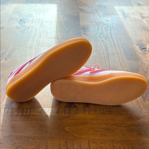 Madden Girl Giia Sneaker - Picture 6 of 7